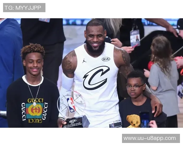 夸梅直言布朗尼受赞誉源于对老詹的崇拜与畏惧心理缺乏理性分析